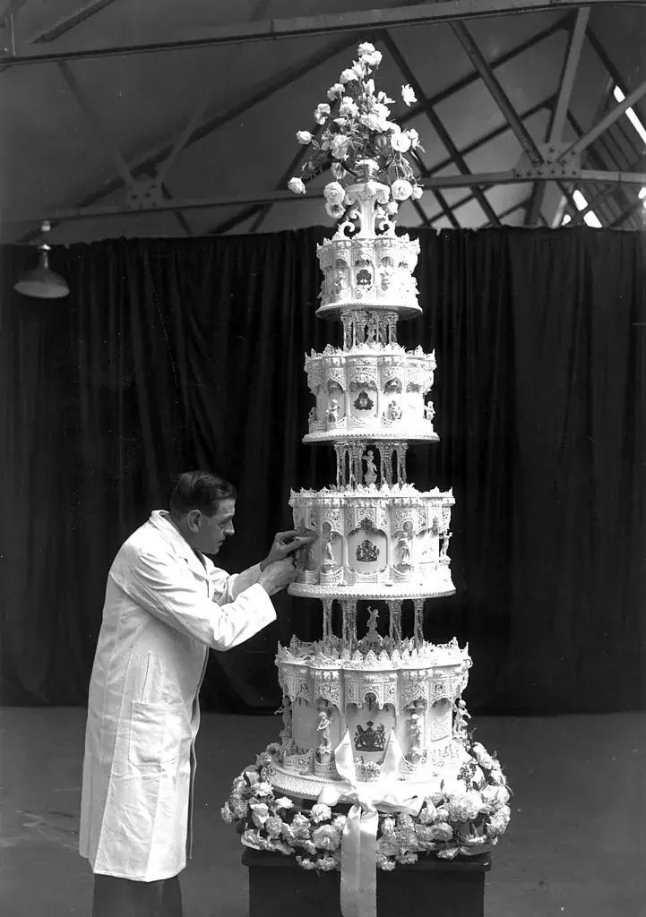 Queen Elizabeth's wedding cake