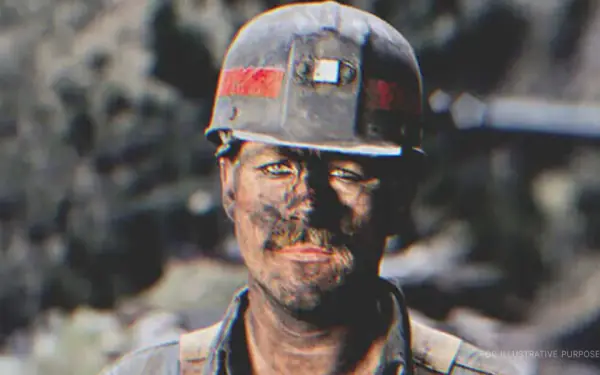 Girl Is Ashamed of ‘Dirty’ Dad Who Works as Coal Miner, Cries as He Takes Mic at Her Graduation — Story of the Day