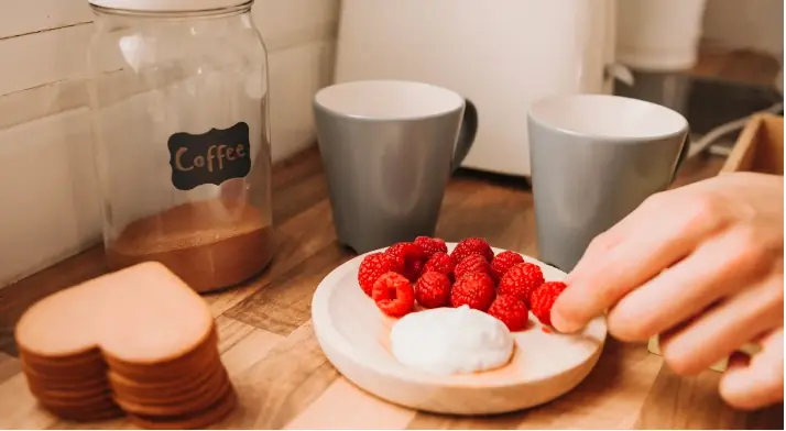 Single Dad of Two Girls Wakes up to Prepare Breakfast for His Daughters, Finds It Already Cooked