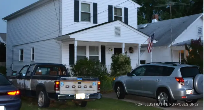 Feuding Neighbors Build Wall on Property Line, Wake up Hearing Bulldozer One Day – Story of the Day