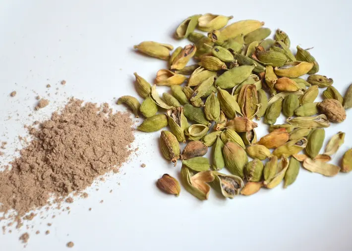 Eat 1 Gram of Cardamom Every Day, See What Happens to Your Body