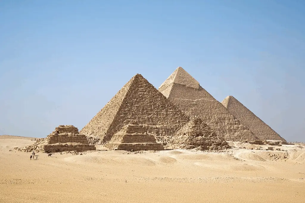 Experts Clash Over Claims Of Vast Underground City Beneath Pyramids — Discovery Sparks Global Debate