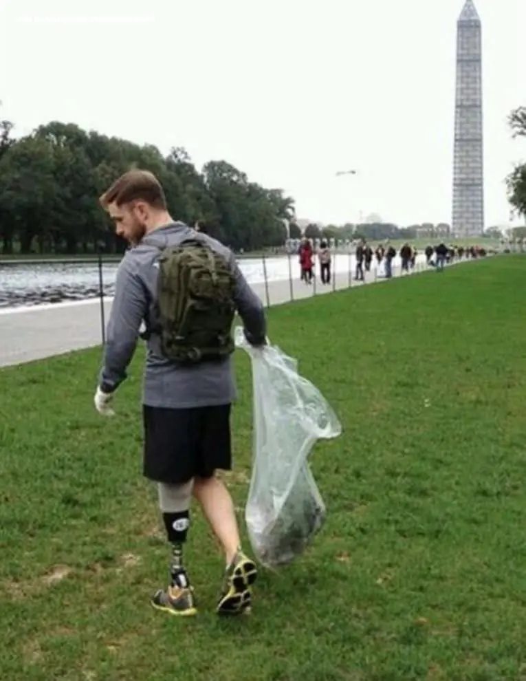 WOUNDED VETERAN STARTS PICKING UP TRASH—AND PEOPLE START WHISPERING BEHIND MY BACK