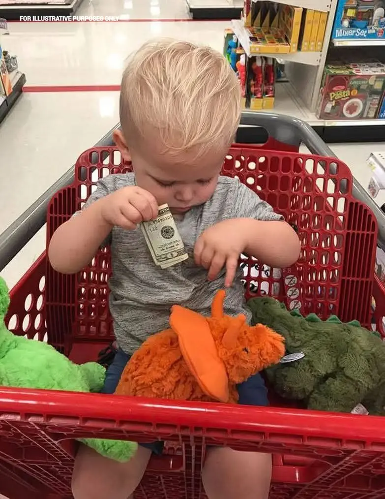 A STRANGER GAVE MY TODDLER $20 IN TARGET—AND THEN TOLD ME WHY