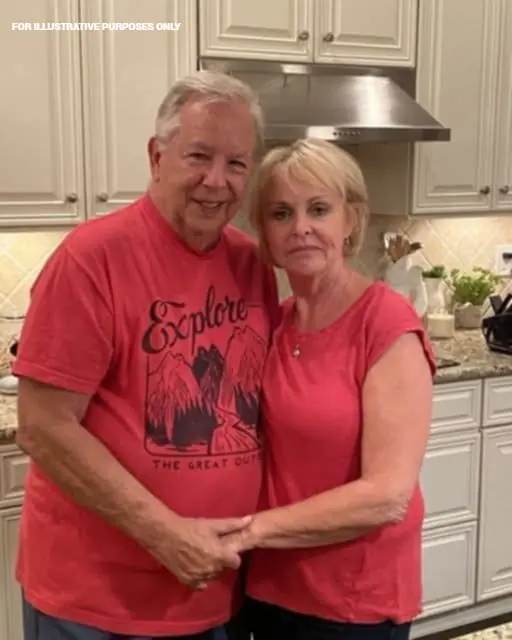 MY MOM WORE RED TO “MATCH” MY DAD—BUT I KNEW SHE WASN’T SMILING FOR REAL