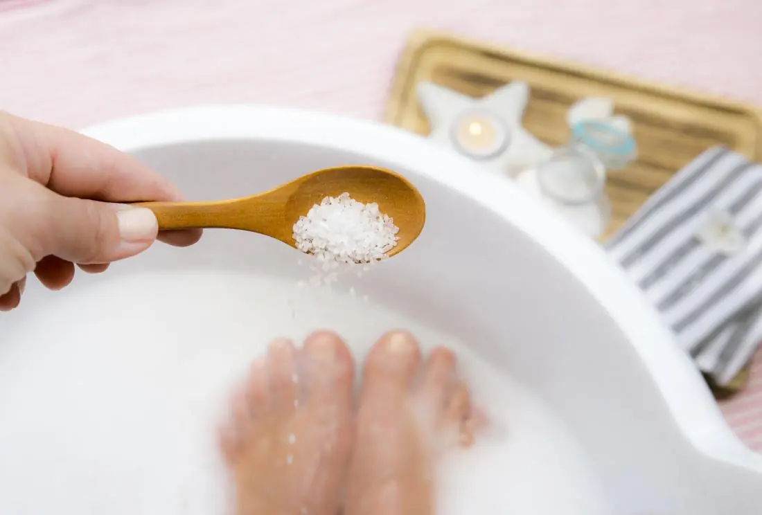 Epsom Salt Bath and Foot Soak – Benefits and Recipes (Ultimate Guide)