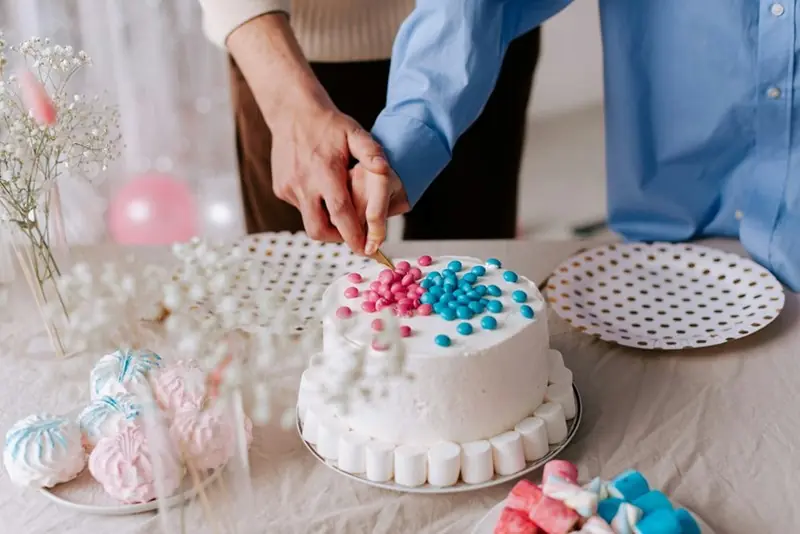 Our Gender Reveal Cake Arrived Grey – Then Our 6-Year-Old Revealed the Shocking Reason
