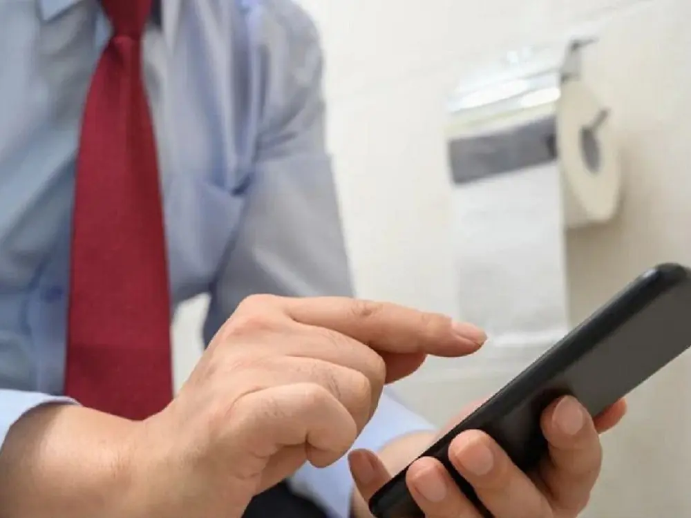 13cm of Intestine Fell Out After 2 Hours on the Phone in the Toilet: 5 Dangers of Using Your Phone in the Bathroom