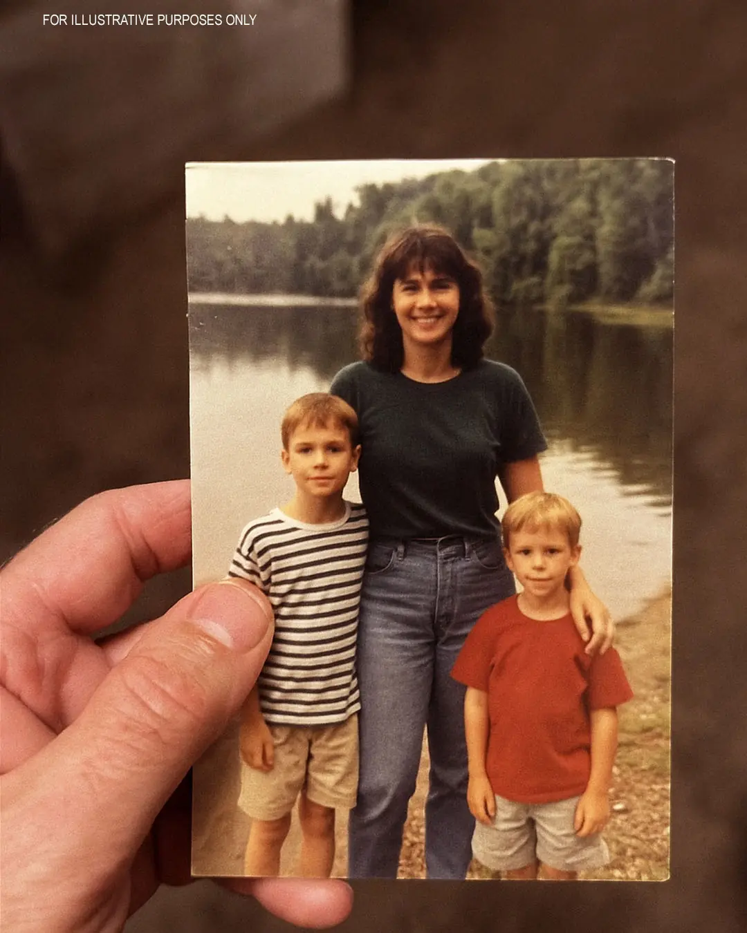 After Mom’s Death, Son Finds a Childhood Photo with Her and a Boy Who Looks Just Like Him — The Heartwarming Discovery