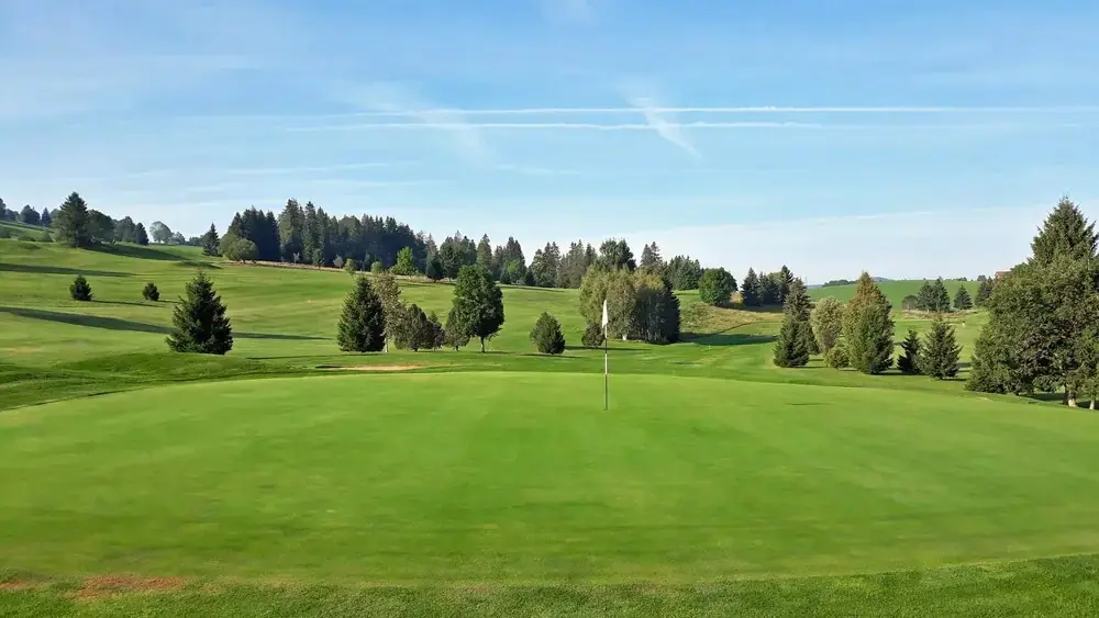 “Cases Are Exploding”: Living Near a Golf Course May Raise Your Risk of Parkinson’s, Study Warns
