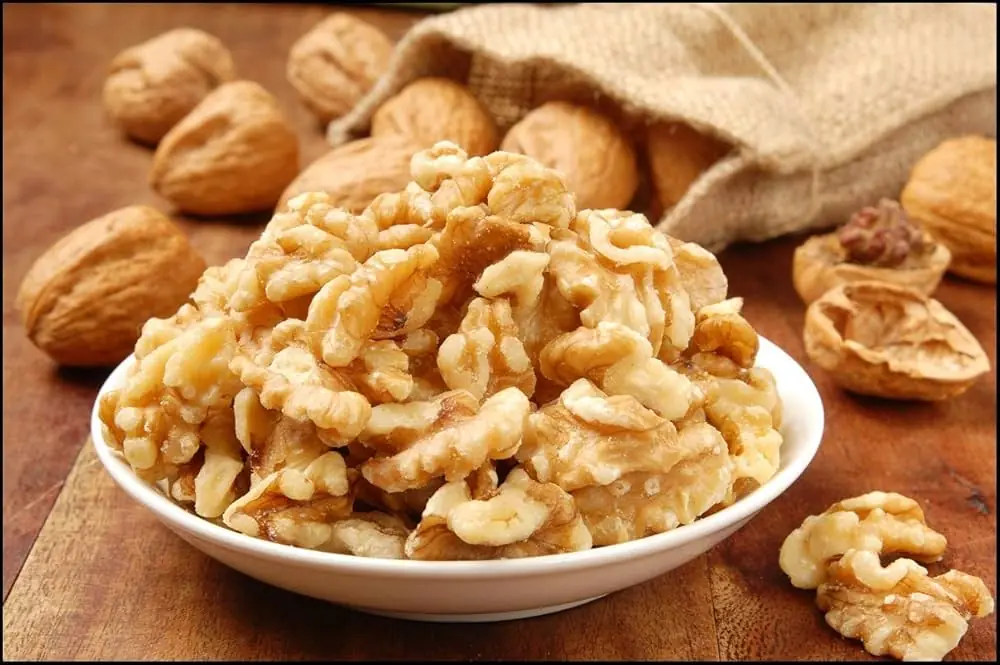 Proven Health Benefits of Walnuts, How Many to Eat, and More (Science Based)