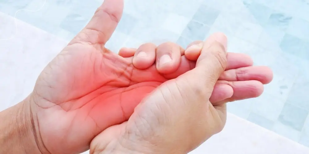 Do You Wake Up With Numb or Tingling Hands? Here’s What Your Body Is Trying to Tell You