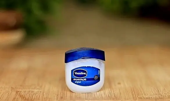 Vaseline Uses and Benefits for Skin, Lips and Hair | Petroleum Jelly Benefits