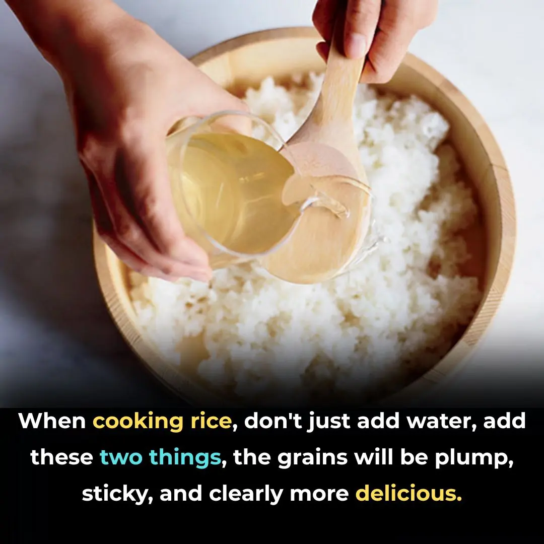 When cooking rice, don't just add water, add these two things, the grains will be plump, sticky, and clearly more delicious