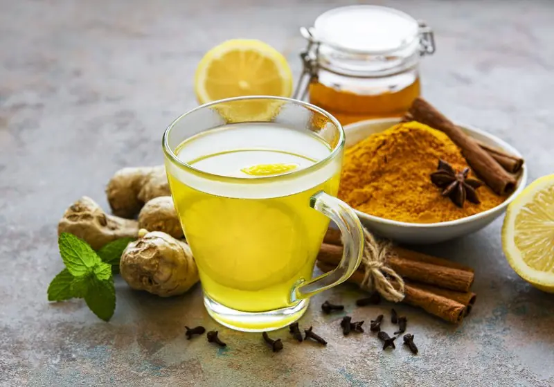 This Super Tea Cleanses the Body and Fights Inflammation (5 Ingredients)