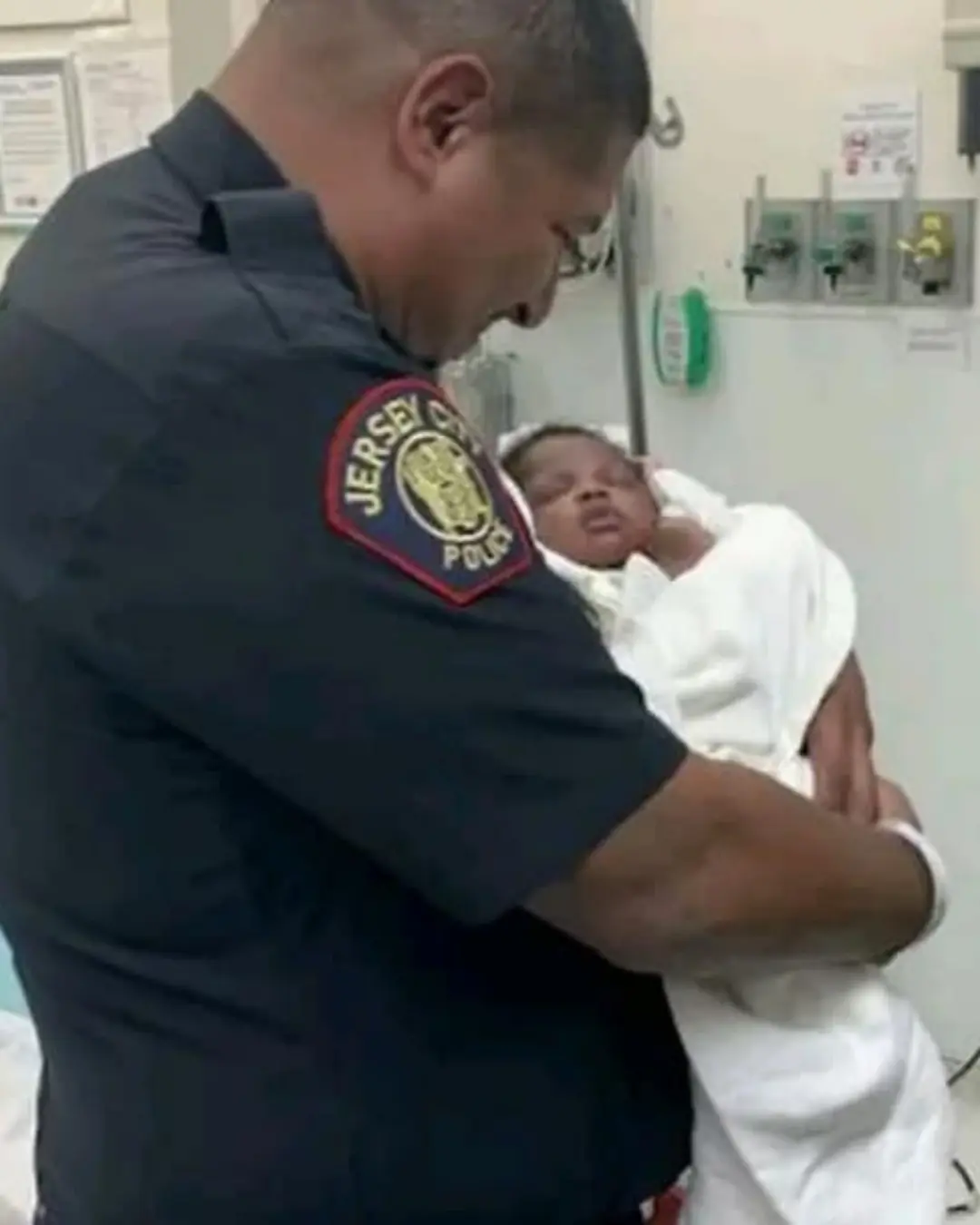 A Hero’s Catch: The Moment That Saved a Life