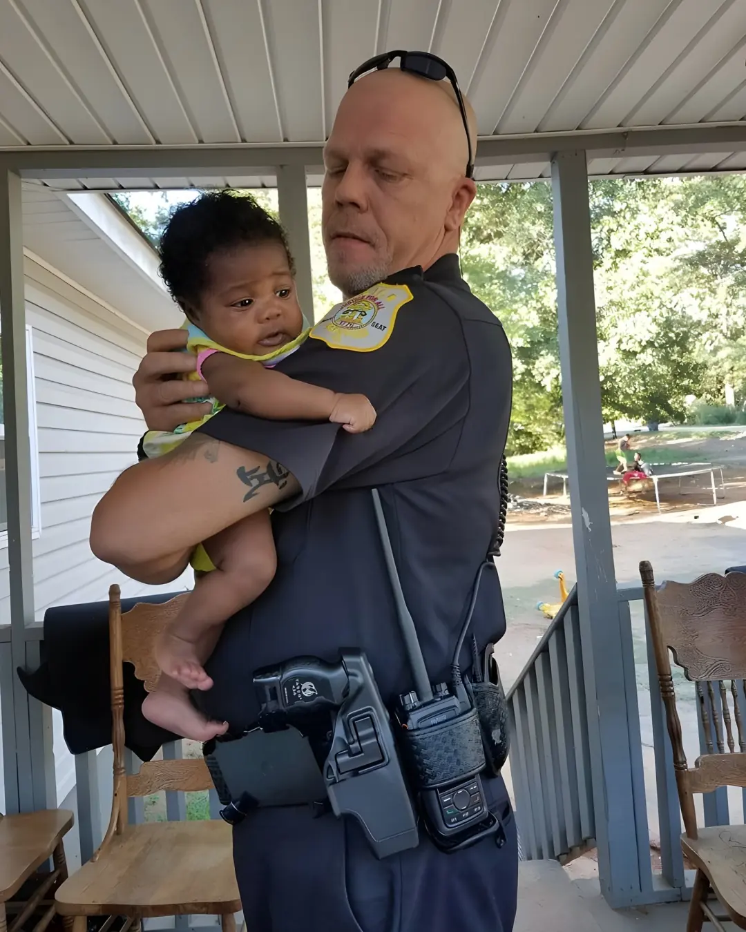 A Cry That Changed Everything: How One Officer’s Heroic Act Saved a Life and Left a Lasting Mark.32