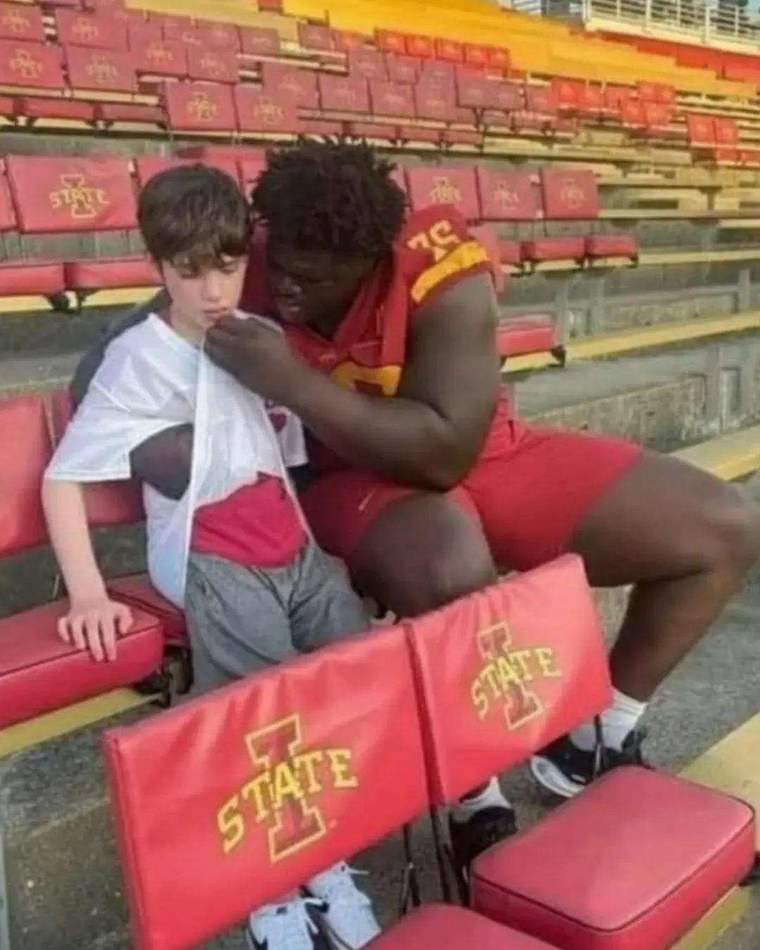 More Than a Chin Wipe: The Quiet Kindness That Stole the Game.