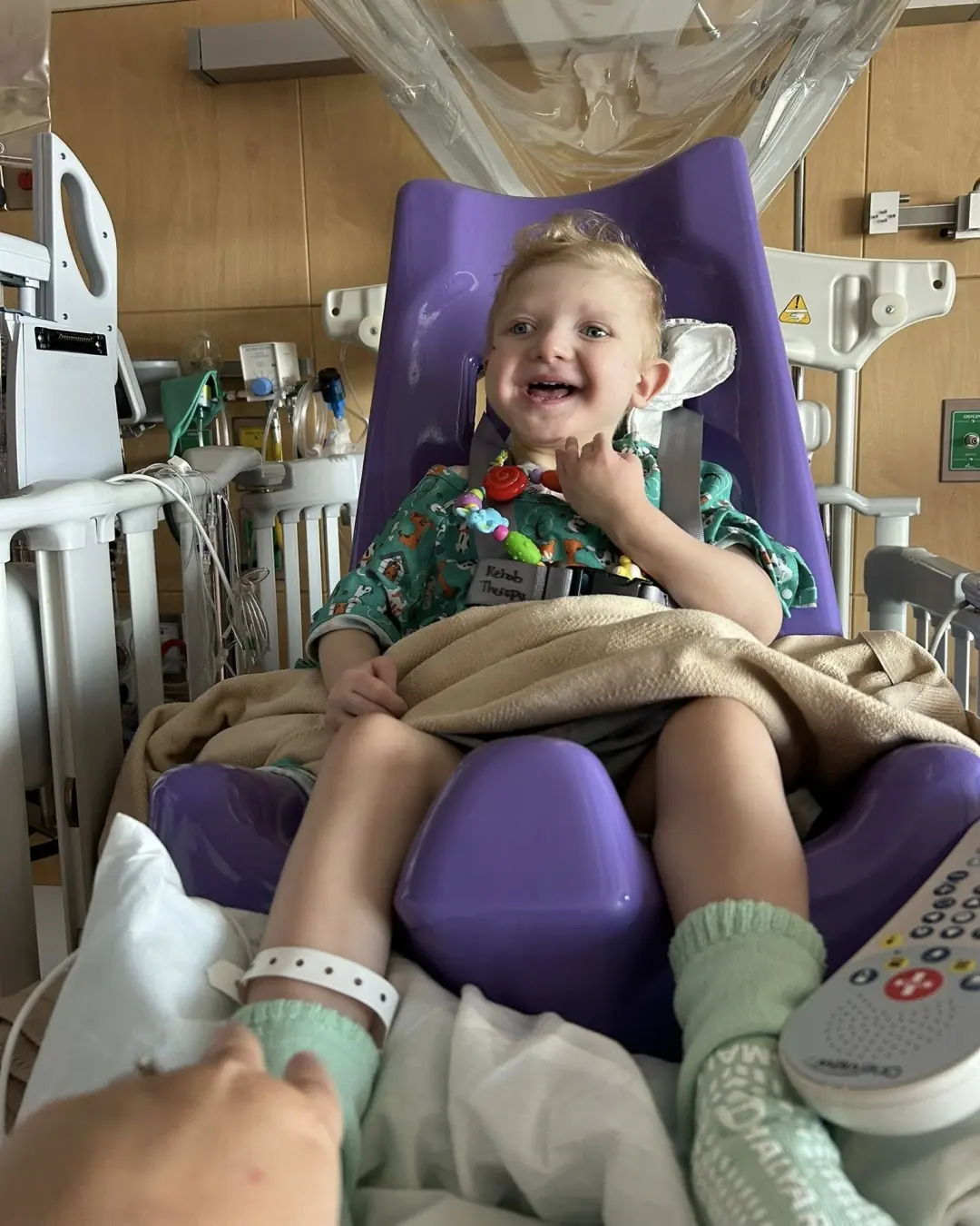 Mavy’s Countdown to Freedom: A Chair, a Smile, and the End of a Long Hospital Stay