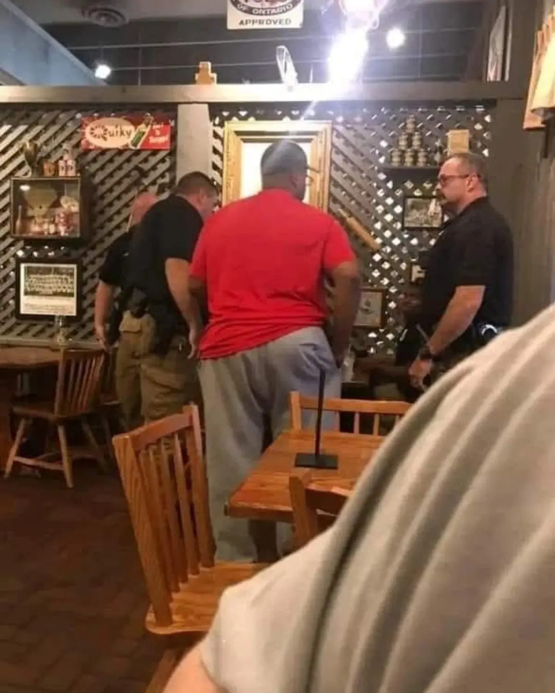 A Simple Breakfast, a Powerful Reminder: Strangers Bridge the Divide with Kindness