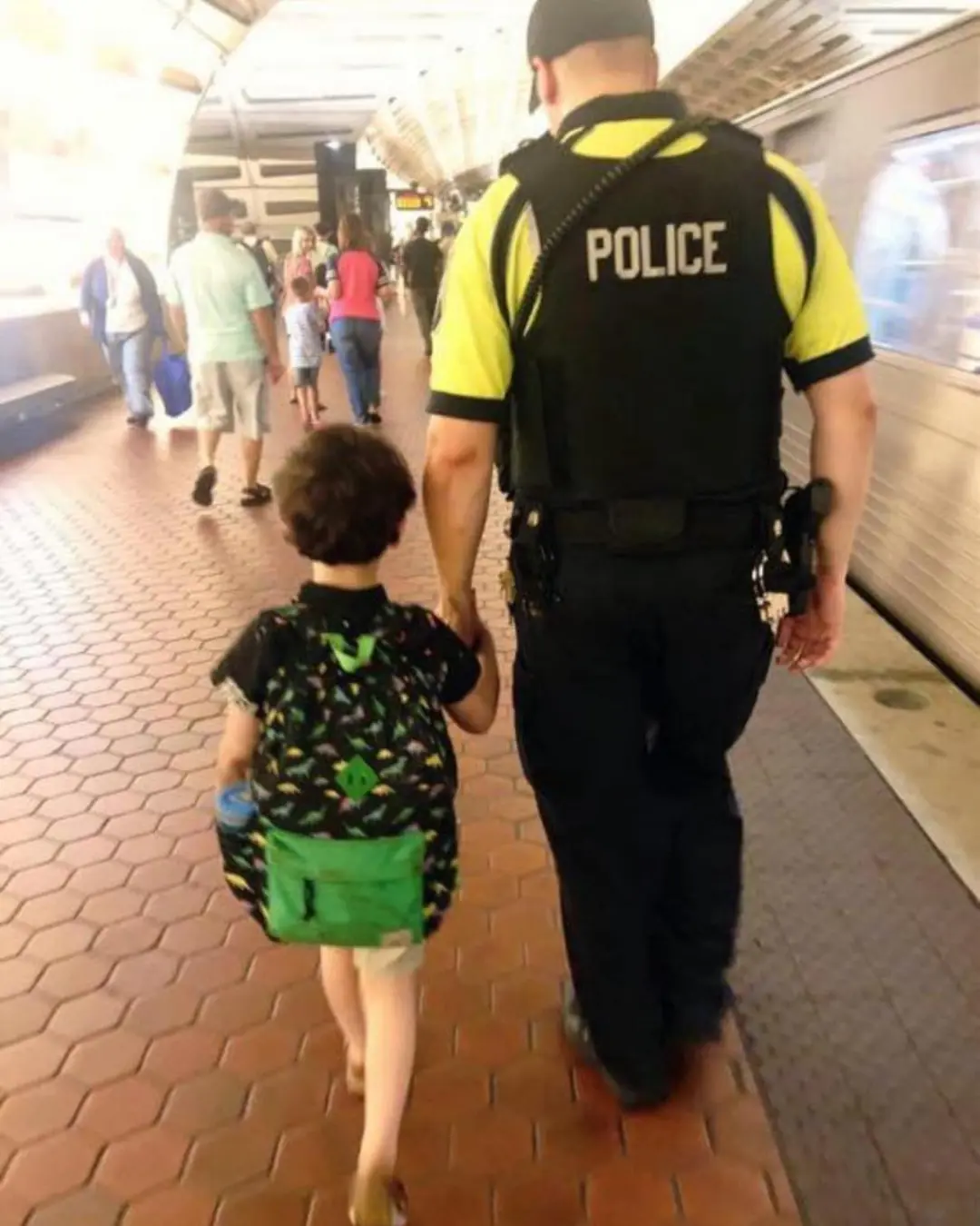 A Metro Ride, a Meltdown, and a Miracle: How One Officer Turned a Child’s Worst Day into a Moment of Kindness the World Will Never Forget.