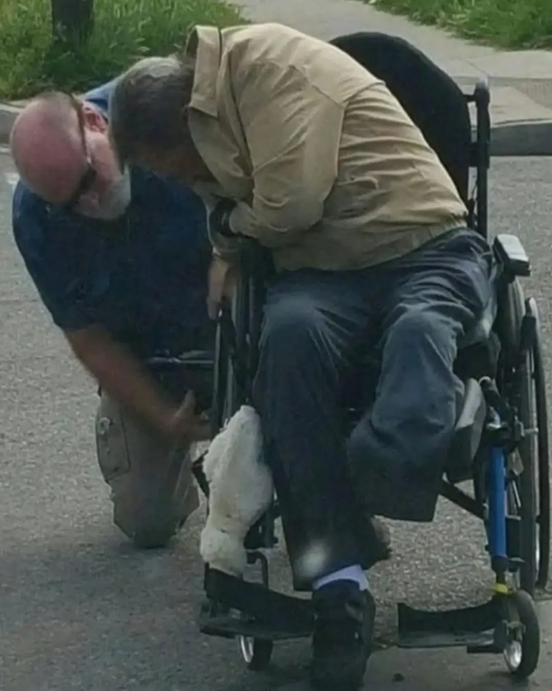 A Simple U-Turn, A Lasting Impact: How One Husband’s Kindness Gave a Stranger Hope