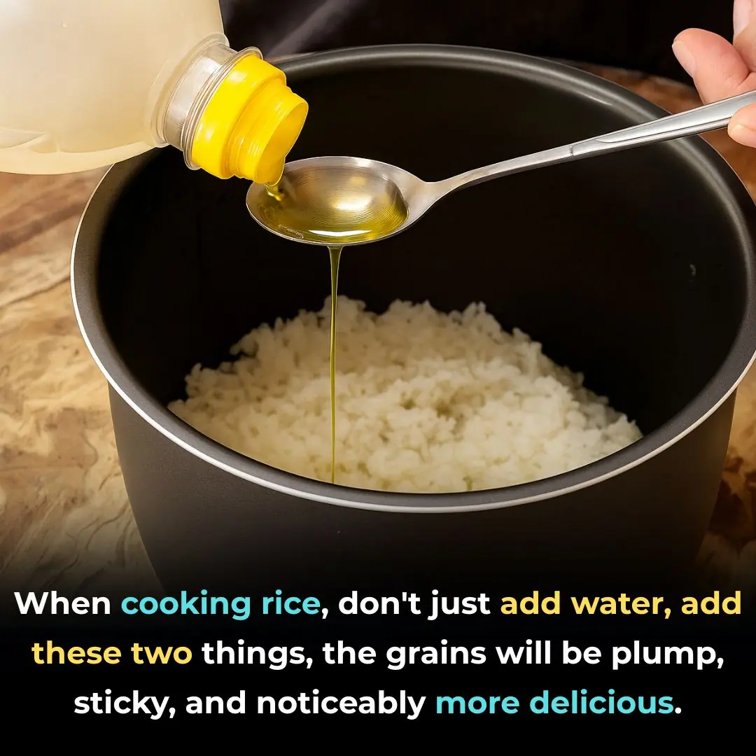 When cooking rice, don't just add water, add these two things, the grains will be plump, sticky, and noticeably more delicious.