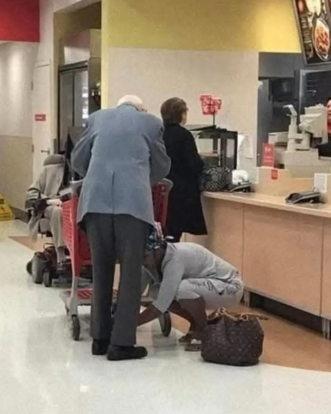 The Boy Who Paid for a Stranger’s Meal When No One Was Watching.
