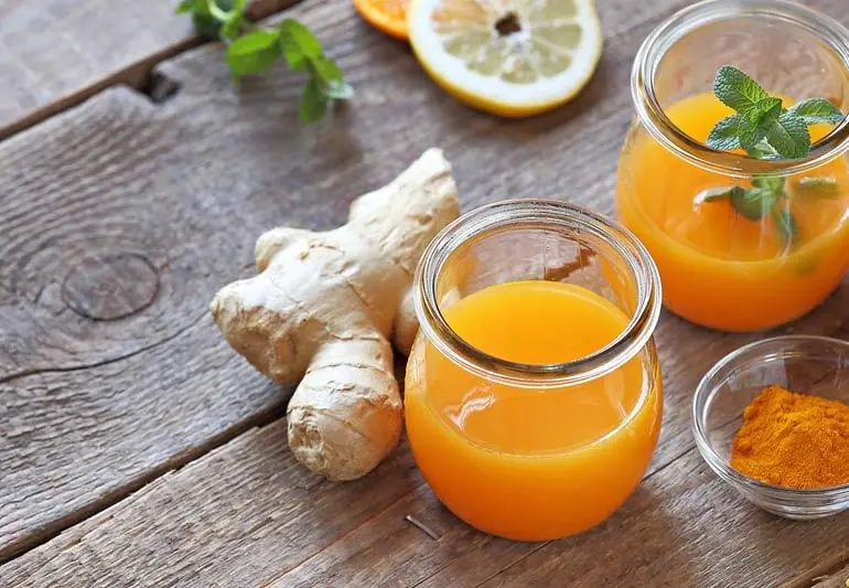 DIY Turmeric Shots That Fight Inflammation, Flush Parasites, and Leave Your Gut Feeling Brand New