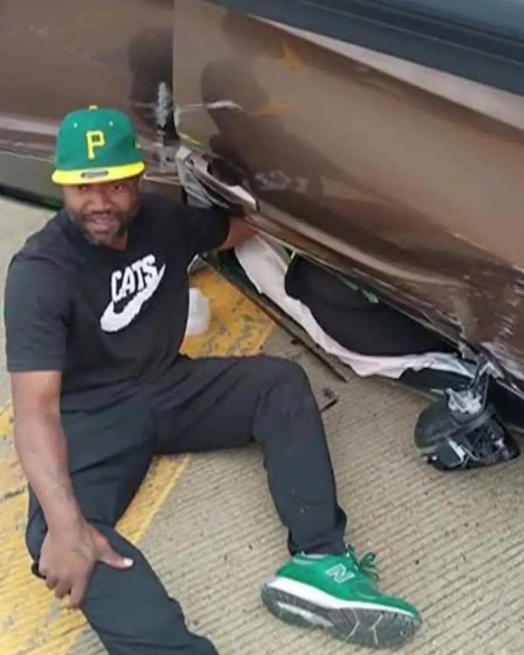 He Couldn’t Pull Her Out — So He Held Her Hand.