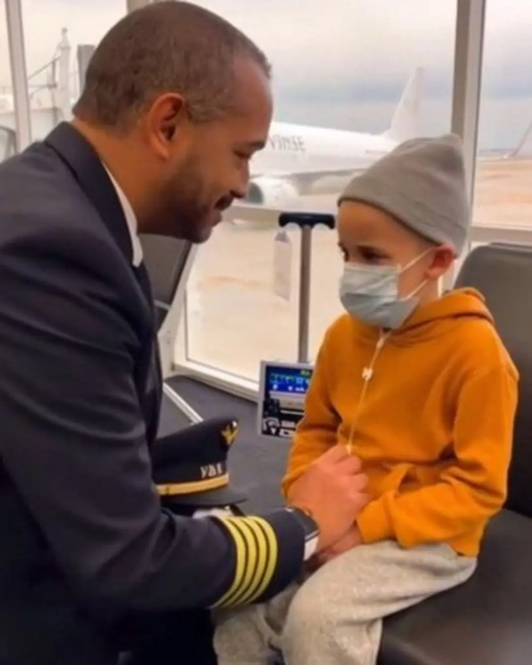 How a Pilot Gave a Terrified Little Boy the Courage to Keep Fighting.