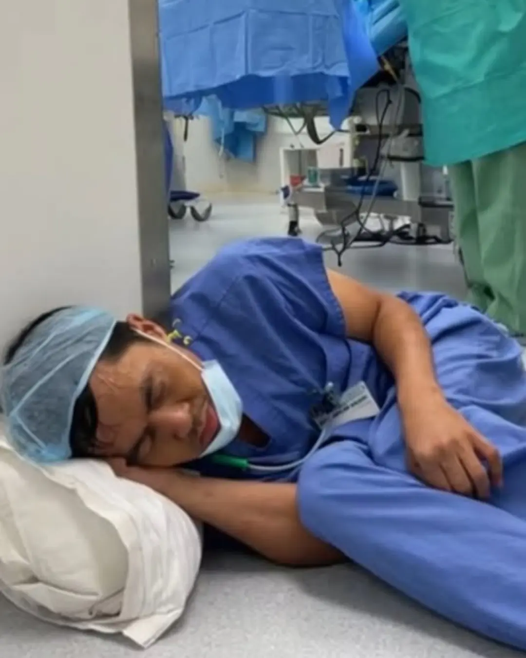 He Refused to Leave the OR — Even After 16 Hours Off the Clock.