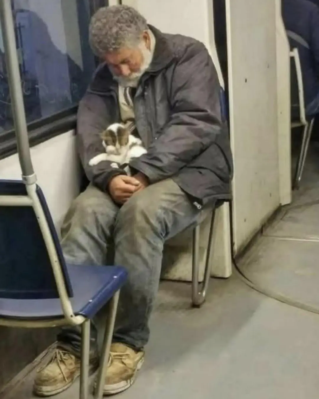 The Man on the Train Who Carried a Queen.