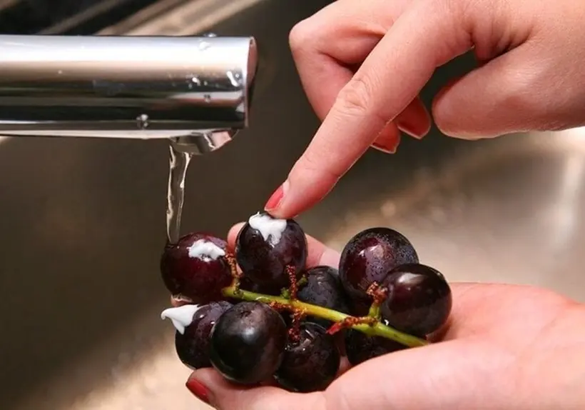This is the correct way to wash grapes; washing them wrong can make them even dirtier