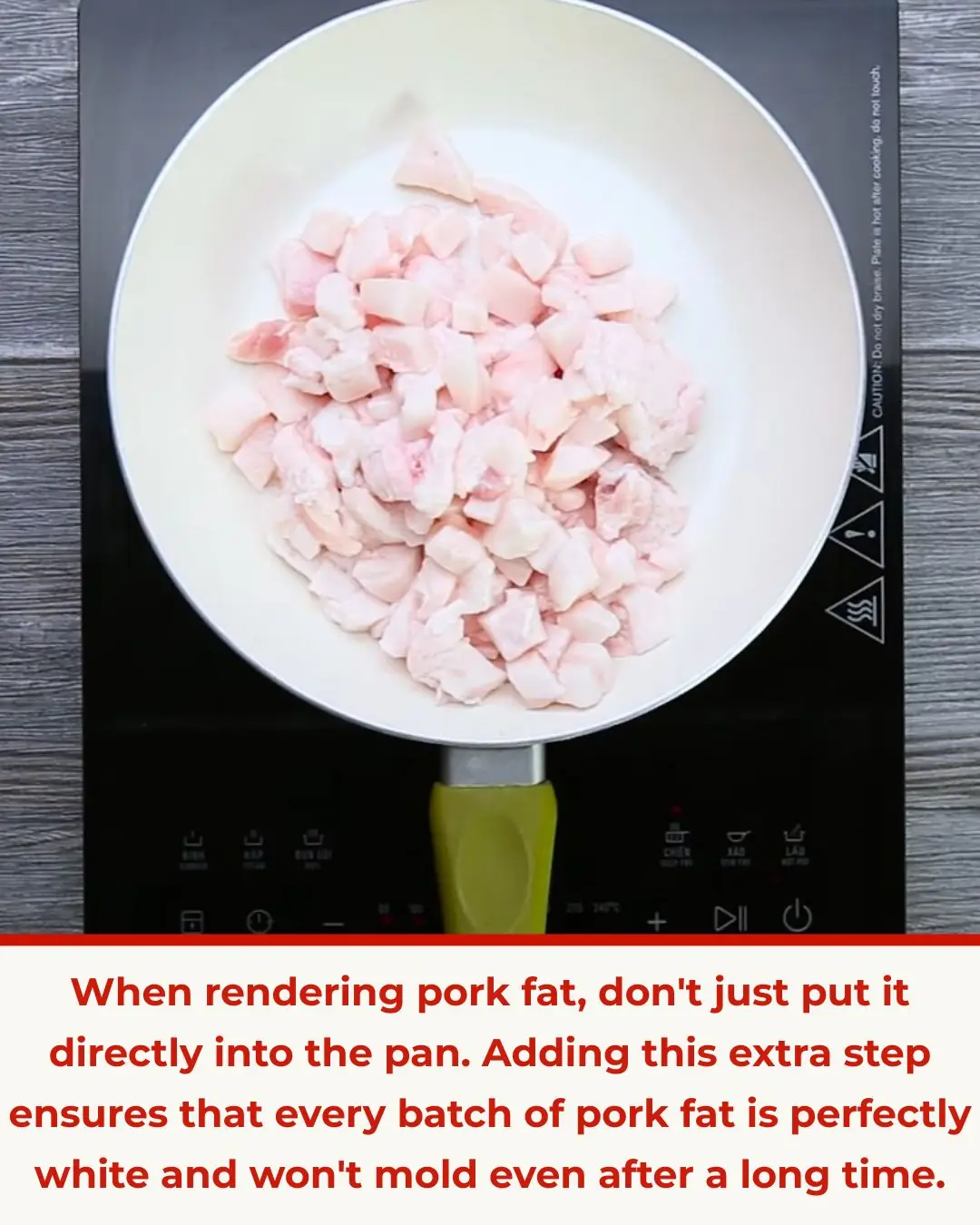 When rendering pork fat, don't just put it directly into the pan. Adding this extra step ensures that every batch of pork fat is perfectly white and won't mold even after a long time.