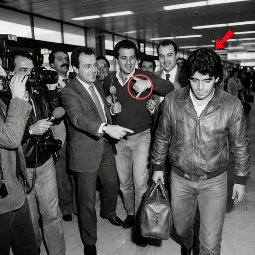 The Day 75,000 People Went to See a Miracle at Naples Airport