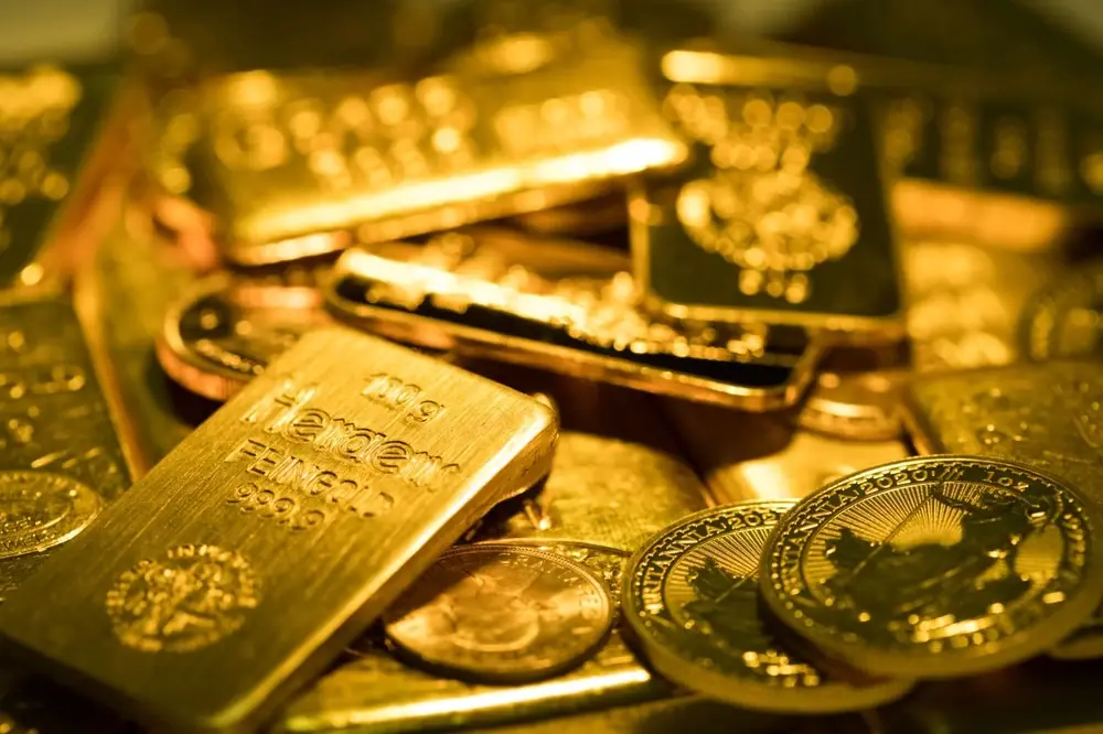 Gold drops more than 1% as markets assess Mideast ceasefire prospects