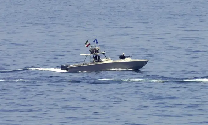 Iran 'lays more mines' in the Strait of Hormuz