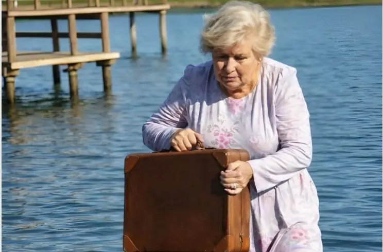 I accidentally saw my daughter-in-law throw an old brown suitcase into a deep lake: it immediately seemed very strange to me, and when I pulled the suitcase out of the water, I was horrified by what was inside