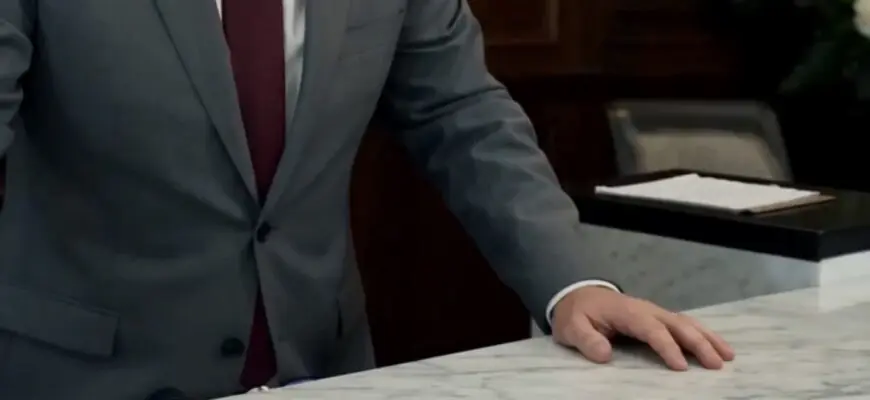 An 8-year-old boy walks into a bank with a bag of gold: the banker’s reaction will chill you to the bone