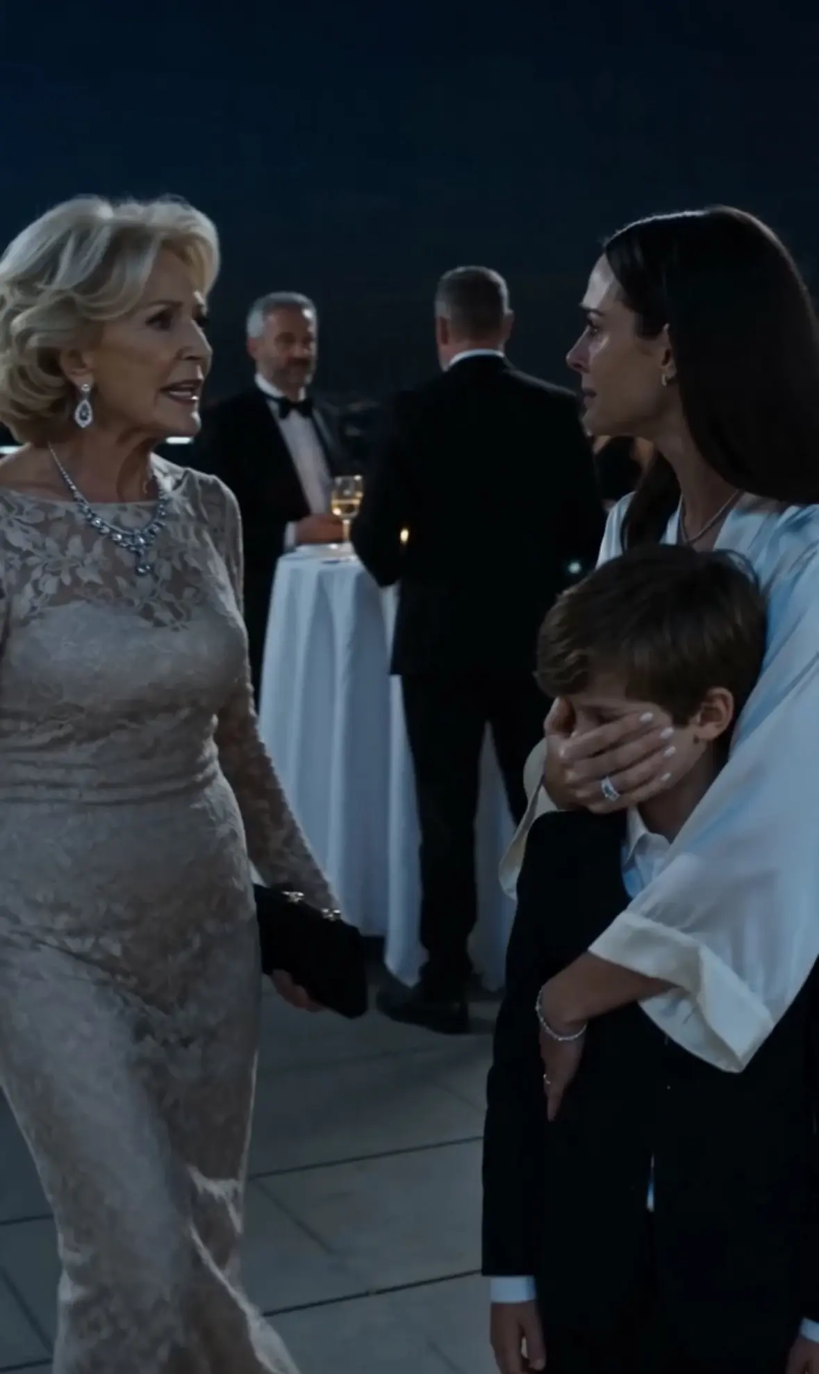 Take the money and disappear”: an arrogant billionaire tries to buy off her daughter-in-law, but a 5-minute phone call destroys her entire empire