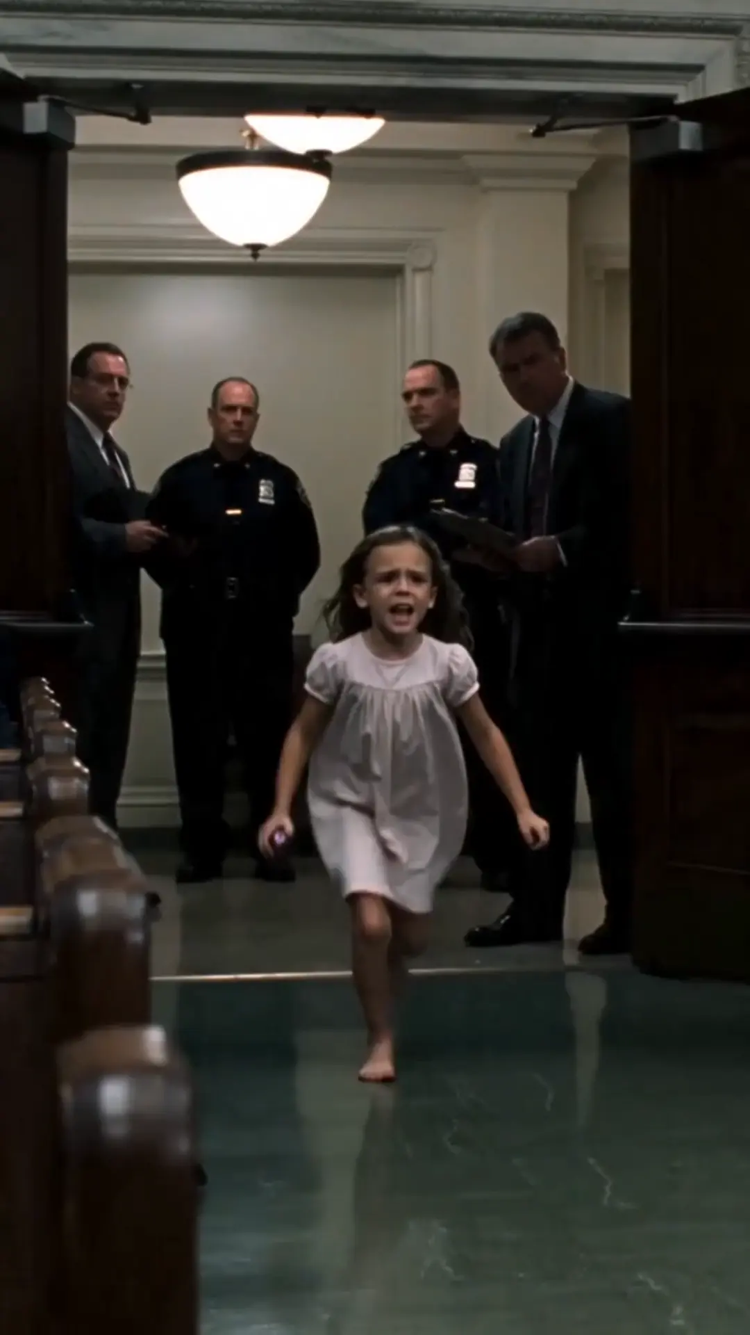 THE LITTLE GIRL IN PAJAMAS WHO STOPPED A MURDER TRIAL—AND EXPOSED A SECRET EMPIRE