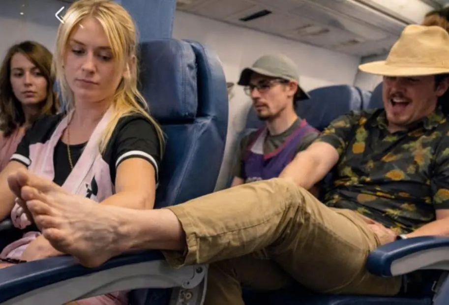 On the plane, a young man put his dirty and terribly smelly foot прямо on my seat: I asked him several times to remove it, but in the end I realized he didn’t understand the polite way, so I taught him a harsh lesson
