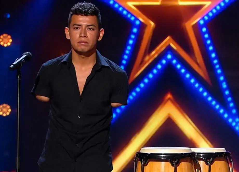 A boy without both arms came to a talent show and said he wanted to play the congas: the judges and audience started laughing at him until he did something that left the entire hall frozen in shock