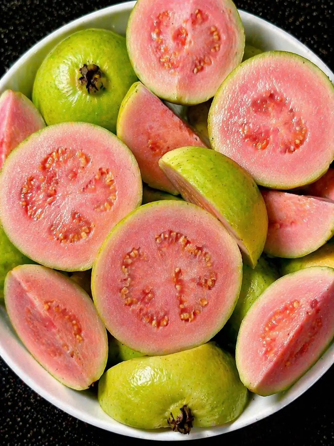 The Impressive Health Benefits of Guava Fruit and Leaves & How to Eat Guava (Evidence Based)