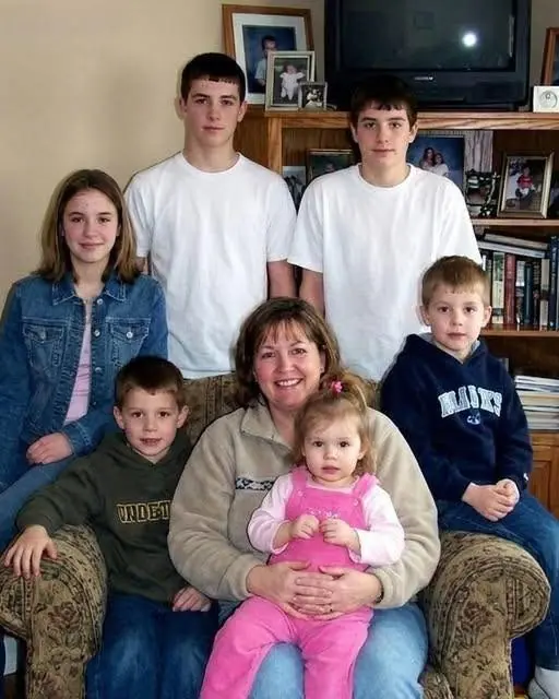 I Waited 4 Hours For My Six Children To Arrive For My 60th Birthday, Then A Police Officer Knocked And Handed Me A Note That Changed Everything