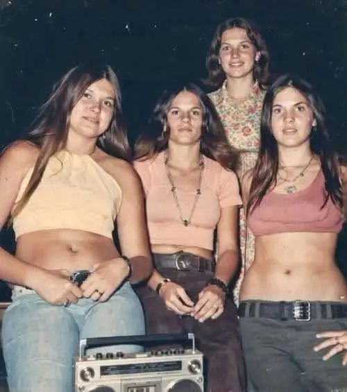 Women in the 75s… What do you notice? 🧐