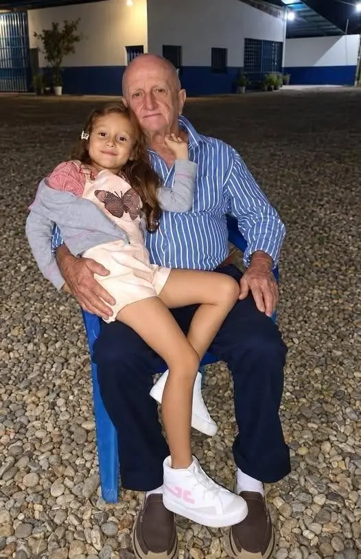 My Daughter Said Grandpa Made Her Close Her Eyes During Bath Time—The Next Day, I Opened the Door and Froze.