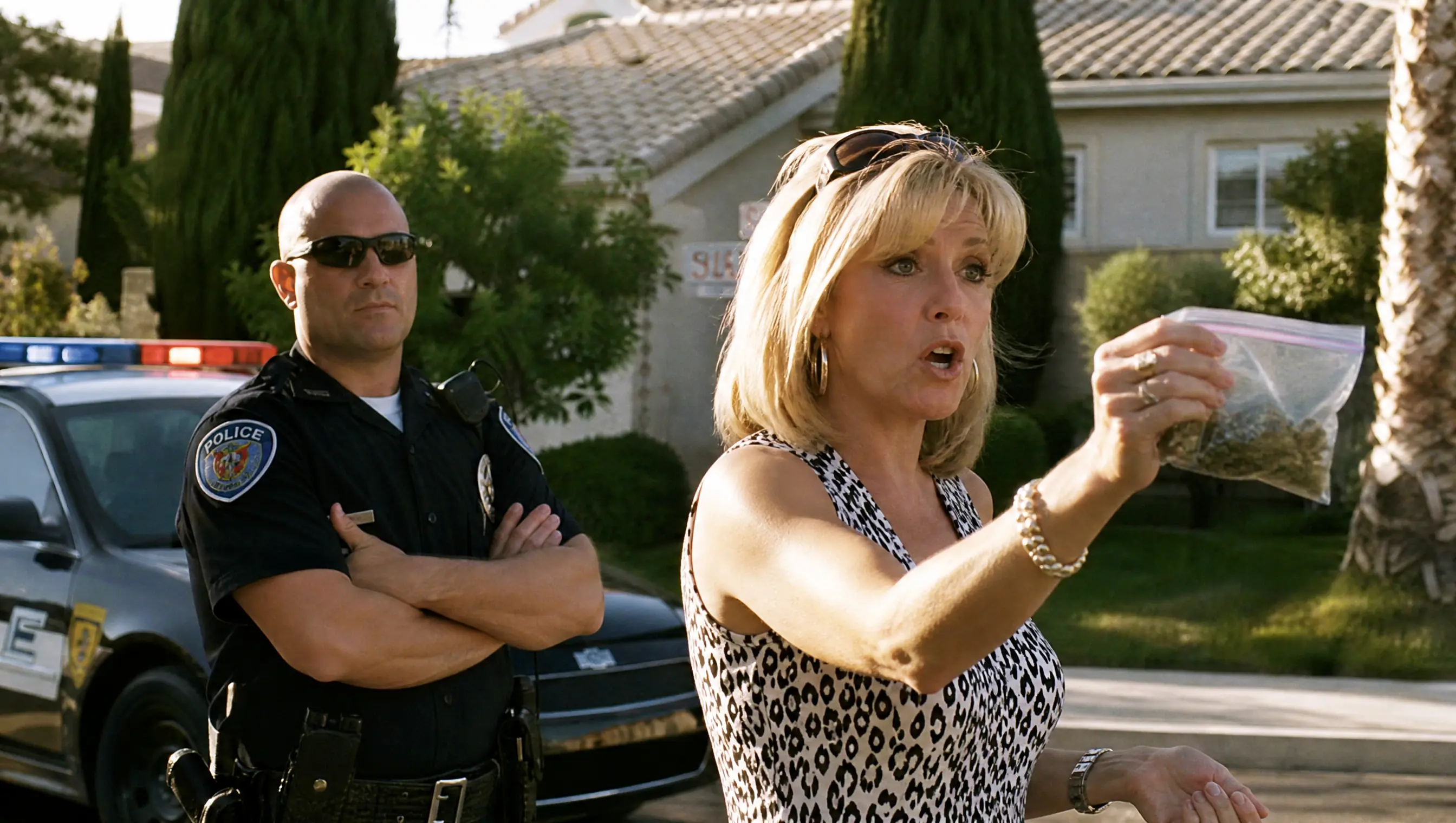 HOA Karen Accused Me Of Growing Weed And Showed Police A Bag She "Found" — She Froze When She Was Charged With Possession