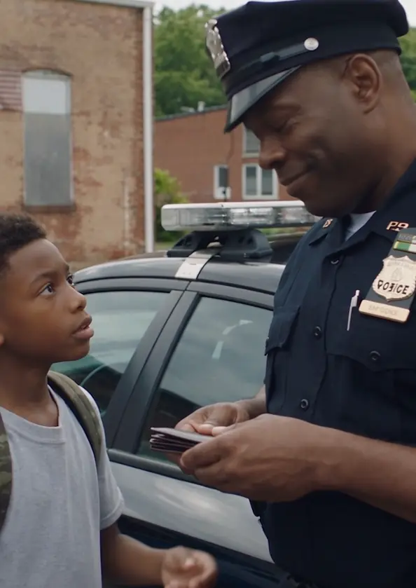 A Schoolboy Returned a Police Officer’s Lost Wallet — Hours Later, Officers Appeared at His Mother’s Door With a Secret About His Father